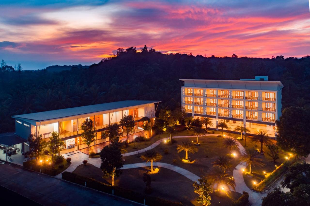 Nana Beach Hotel & Resort Pathiu Dış mekan fotoğraf